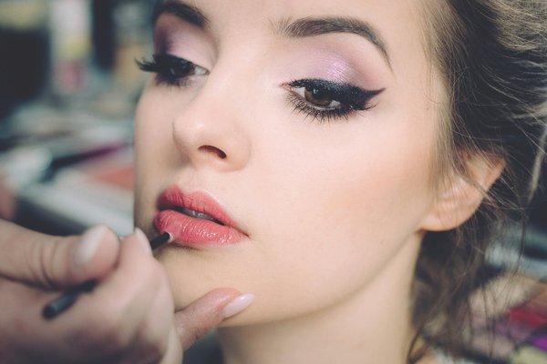 Quels sont les meilleurs conseils pour réussir un maquillage de mariée naturel?